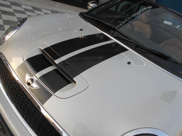 MINI クーパーS ロードスター トフィレザーシート 電動オープン ユーザー買取 ドラレコ サイバーナビ シートヒータ ETC 純正17AW ブラックヘッド PDC ピアノブラックパネル ホワイトシルバーボディ OPフロアマット 2024年製ピレリタイヤ スペアキー有(30枚目)