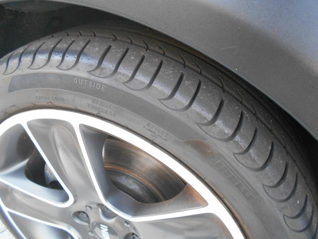 MINI クーパーS ロードスター トフィレザーシート 電動オープン ユーザー買取 ドラレコ サイバーナビ シートヒータ ETC 純正17AW ブラックヘッド PDC ピアノブラックパネル ホワイトシルバーボディ OPフロアマット 2024年製ピレリタイヤ スペアキー有(31枚目)