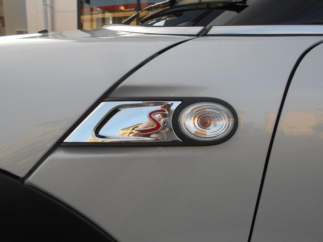 MINI クーパーS ロードスター トフィレザーシート 電動オープン ユーザー買取 ドラレコ サイバーナビ シートヒータ ETC 純正17AW ブラックヘッド PDC ピアノブラックパネル ホワイトシルバーボディ OPフロアマット 2024年製ピレリタイヤ スペアキー有(32枚目)