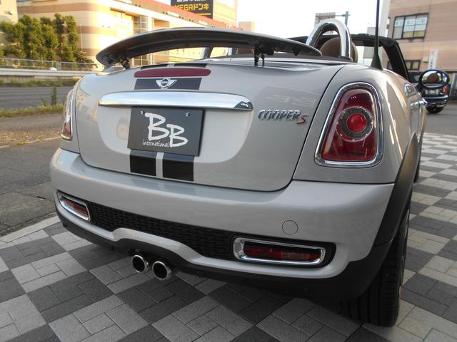 MINI クーパーS ロードスター トフィレザーシート 電動オープン ユーザー買取 ドラレコ サイバーナビ シートヒータ ETC 純正17AW ブラックヘッド PDC ピアノブラックパネル ホワイトシルバーボディ OPフロアマット 2024年製ピレリタイヤ スペアキー有(39枚目)