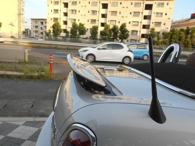 MINI クーパーS ロードスター トフィレザーシート 電動オープン ユーザー買取 ドラレコ サイバーナビ シートヒータ ETC 純正17AW ブラックヘッド PDC ピアノブラックパネル ホワイトシルバーボディ OPフロアマット 2024年製ピレリタイヤ スペアキー有(41枚目)