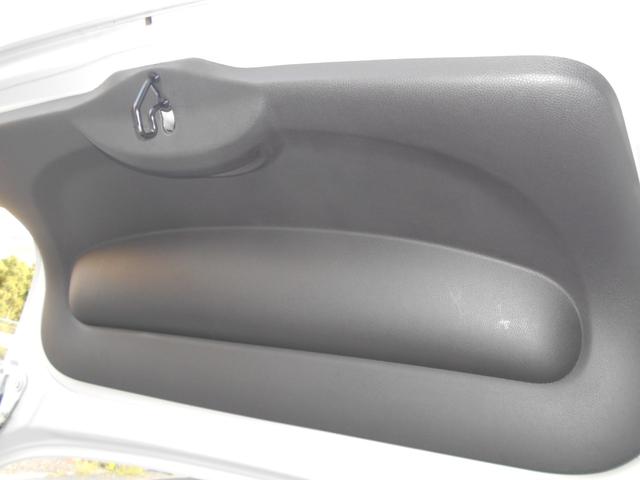 MINI クーパーS ロードスター トフィレザーシート 電動オープン ユーザー買取 ドラレコ サイバーナビ シートヒータ ETC 純正17AW ブラックヘッド PDC ピアノブラックパネル ホワイトシルバーボディ OPフロアマット 2024年製ピレリタイヤ スペアキー有(43枚目)