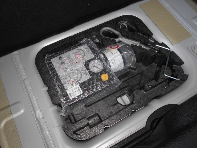 MINI クーパーS ロードスター トフィレザーシート 電動オープン ユーザー買取 ドラレコ サイバーナビ シートヒータ ETC 純正17AW ブラックヘッド PDC ピアノブラックパネル ホワイトシルバーボディ OPフロアマット 2024年製ピレリタイヤ スペアキー有(44枚目)