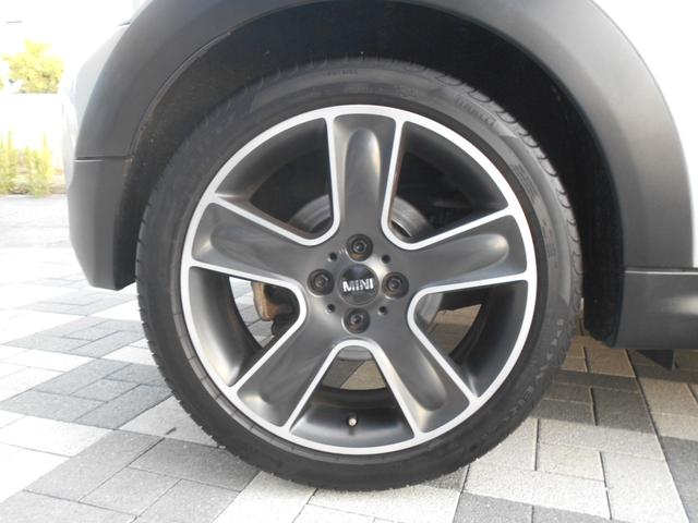 MINI クーパーS ロードスター トフィレザーシート 電動オープン ユーザー買取 ドラレコ サイバーナビ シートヒータ ETC 純正17AW ブラックヘッド PDC ピアノブラックパネル ホワイトシルバーボディ OPフロアマット 2024年製ピレリタイヤ スペアキー有(47枚目)