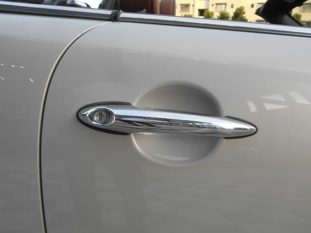 MINI クーパーS ロードスター トフィレザーシート 電動オープン ユーザー買取 ドラレコ サイバーナビ シートヒータ ETC 純正17AW ブラックヘッド PDC ピアノブラックパネル ホワイトシルバーボディ OPフロアマット 2024年製ピレリタイヤ スペアキー有(49枚目)