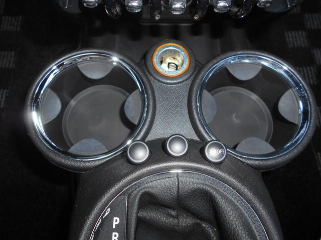 MINI クーパーS ロードスター トフィレザーシート 電動オープン ユーザー買取 ドラレコ サイバーナビ シートヒータ ETC 純正17AW ブラックヘッド PDC ピアノブラックパネル ホワイトシルバーボディ OPフロアマット 2024年製ピレリタイヤ スペアキー有(60枚目)