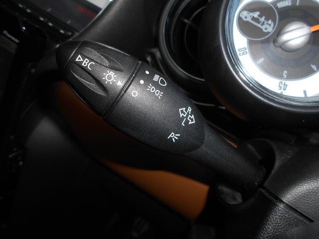 MINI クーパーS ロードスター トフィレザーシート 電動オープン ユーザー買取 ドラレコ サイバーナビ シートヒータ ETC 純正17AW ブラックヘッド PDC ピアノブラックパネル ホワイトシルバーボディ OPフロアマット 2024年製ピレリタイヤ スペアキー有(66枚目)