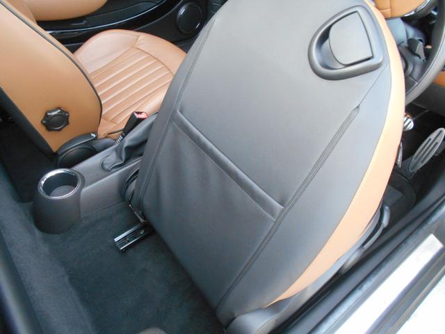 MINI クーパーS ロードスター トフィレザーシート 電動オープン ユーザー買取 ドラレコ サイバーナビ シートヒータ ETC 純正17AW ブラックヘッド PDC ピアノブラックパネル ホワイトシルバーボディ OPフロアマット 2024年製ピレリタイヤ スペアキー有(68枚目)