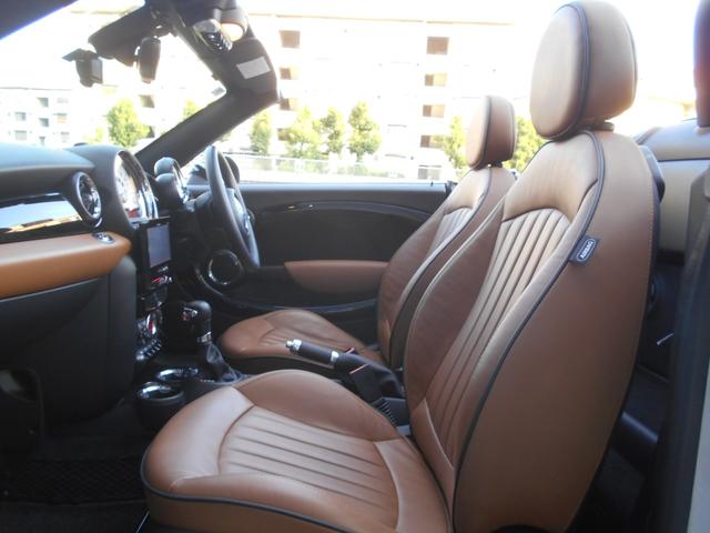 MINI クーパーS ロードスター トフィレザーシート 電動オープン ユーザー買取 ドラレコ サイバーナビ シートヒータ ETC 純正17AW ブラックヘッド PDC ピアノブラックパネル ホワイトシルバーボディ OPフロアマット 2024年製ピレリタイヤ スペアキー有(73枚目)