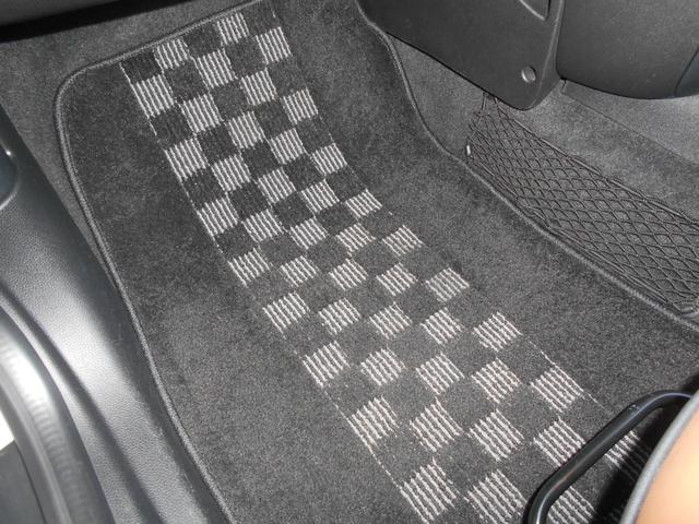 MINI クーパーS ロードスター トフィレザーシート 電動オープン ユーザー買取 ドラレコ サイバーナビ シートヒータ ETC 純正17AW ブラックヘッド PDC ピアノブラックパネル ホワイトシルバーボディ OPフロアマット 2024年製ピレリタイヤ スペアキー有(75枚目)