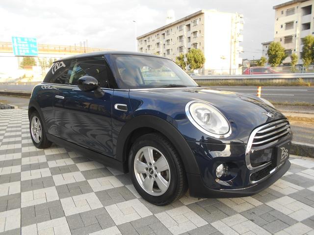 MINI クーパー ペッパーPKG 純正ナビ ETC 1オーナー 禁煙 LEDヘッド&フォグ オートライト コンフォートアクセス ホワイトターン 純正15AW 2024年ヨコハマタイヤ ラピスラグジュアリーブルーボディ リアウィンドウフィルム ブラックルーフ スペアキー有(3枚目)