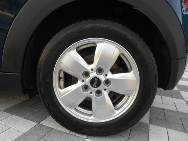 MINI クーパー ペッパーPKG 純正ナビ ETC 1オーナー 禁煙 LEDヘッド&フォグ オートライト コンフォートアクセス ホワイトターン 純正15AW 2024年ヨコハマタイヤ ラピスラグジュアリーブルーボディ リアウィンドウフィルム ブラックルーフ スペアキー有(19枚目)