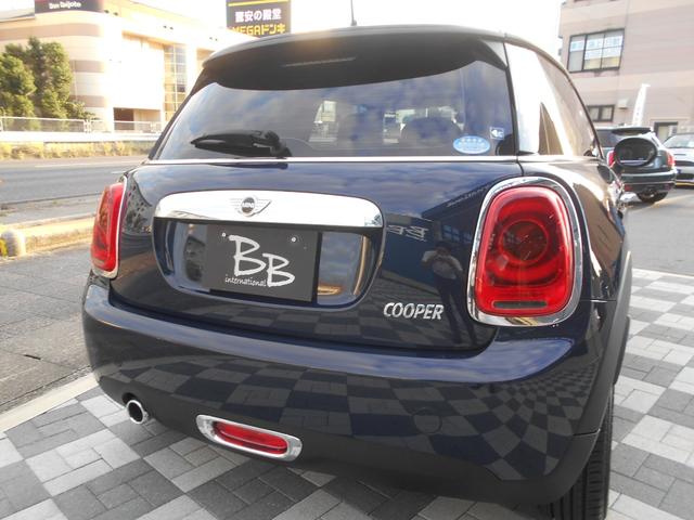 MINI クーパー ペッパーPKG 純正ナビ ETC 1オーナー 禁煙 LEDヘッド&フォグ オートライト コンフォートアクセス ホワイトターン 純正15AW 2024年ヨコハマタイヤ ラピスラグジュアリーブルーボディ リアウィンドウフィルム ブラックルーフ スペアキー有(34枚目)