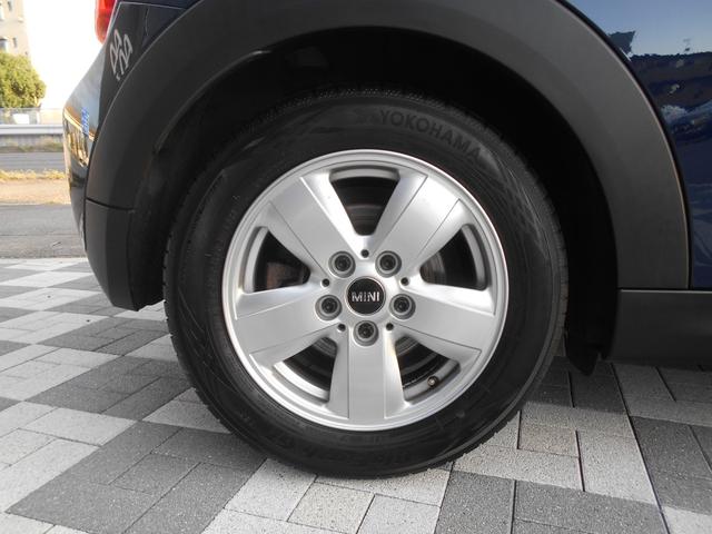 MINI クーパー ペッパーPKG 純正ナビ ETC 1オーナー 禁煙 LEDヘッド&フォグ オートライト コンフォートアクセス ホワイトターン 純正15AW 2024年ヨコハマタイヤ ラピスラグジュアリーブルーボディ リアウィンドウフィルム ブラックルーフ スペアキー有(44枚目)