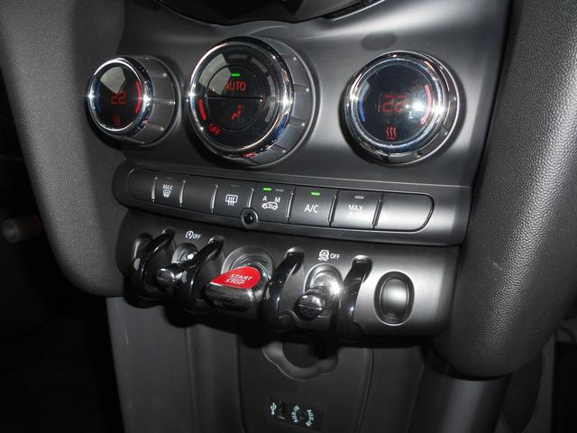 MINI クーパー ペッパーPKG 純正ナビ ETC 1オーナー 禁煙 LEDヘッド&フォグ オートライト コンフォートアクセス ホワイトターン 純正15AW 2024年ヨコハマタイヤ ラピスラグジュアリーブルーボディ リアウィンドウフィルム ブラックルーフ スペアキー有(60枚目)