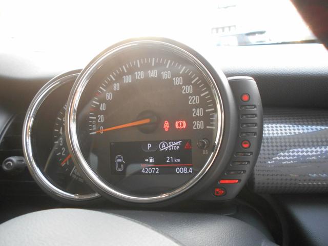 MINI クーパー ペッパーPKG 純正ナビ ETC 1オーナー 禁煙 LEDヘッド&フォグ オートライト コンフォートアクセス ホワイトターン 純正15AW 2024年ヨコハマタイヤ ラピスラグジュアリーブルーボディ リアウィンドウフィルム ブラックルーフ スペアキー有(65枚目)