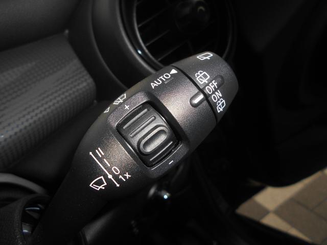 MINI クーパー ペッパーPKG 純正ナビ ETC 1オーナー 禁煙 LEDヘッド&フォグ オートライト コンフォートアクセス ホワイトターン 純正15AW 2024年ヨコハマタイヤ ラピスラグジュアリーブルーボディ リアウィンドウフィルム ブラックルーフ スペアキー有(67枚目)