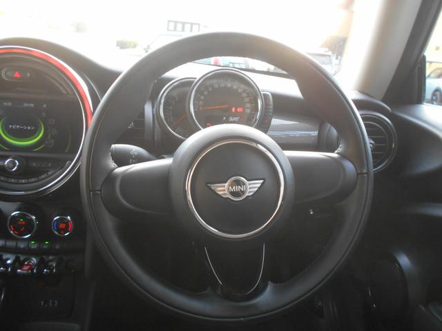 MINI クーパー ペッパーPKG 純正ナビ ETC 1オーナー 禁煙 LEDヘッド&フォグ オートライト コンフォートアクセス ホワイトターン 純正15AW 2024年ヨコハマタイヤ ラピスラグジュアリーブルーボディ リアウィンドウフィルム ブラックルーフ スペアキー有(71枚目)