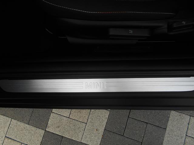 MINI クーパー ペッパーPKG 純正ナビ ETC 1オーナー 禁煙 LEDヘッド&フォグ オートライト コンフォートアクセス ホワイトターン 純正15AW 2024年ヨコハマタイヤ ラピスラグジュアリーブルーボディ リアウィンドウフィルム ブラックルーフ スペアキー有(77枚目)