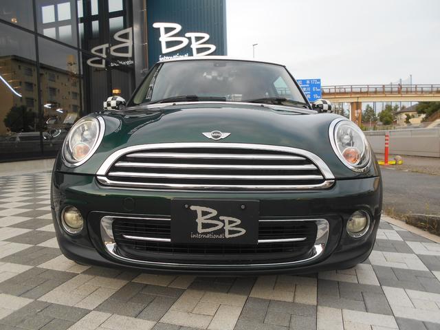 ＭＩＮＩ スピードゲート　前後ドラレコ　ＥＴＣ　ワンオーナー　禁煙車　純正１６ＡＷ　２０２１年製タイヤ　スポーツボタン　ハーフレザーシート　ピアノブラックパネル　オートライト　スポーツステアリング　クルーズコントロール　ブリティッシュレーシンググリーンボディ　スペア鍵有（2枚目）