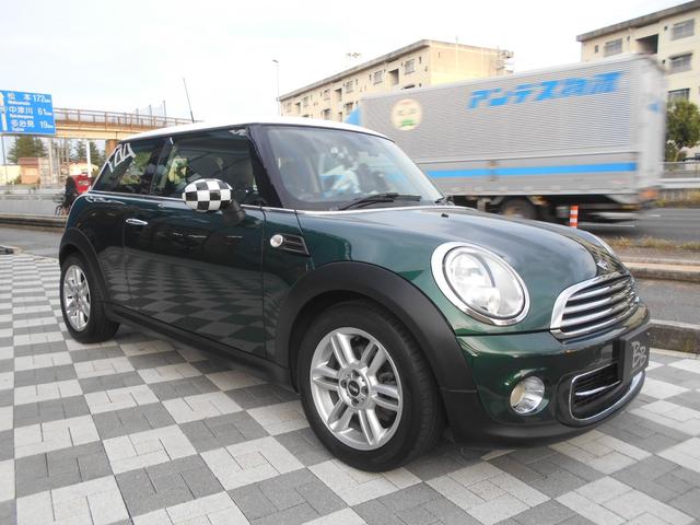 ＭＩＮＩ スピードゲート　前後ドラレコ　ＥＴＣ　ワンオーナー　禁煙車　純正１６ＡＷ　２０２１年製タイヤ　スポーツボタン　ハーフレザーシート　ピアノブラックパネル　オートライト　スポーツステアリング　クルーズコントロール　ブリティッシュレーシンググリーンボディ　スペア鍵有（3枚目）