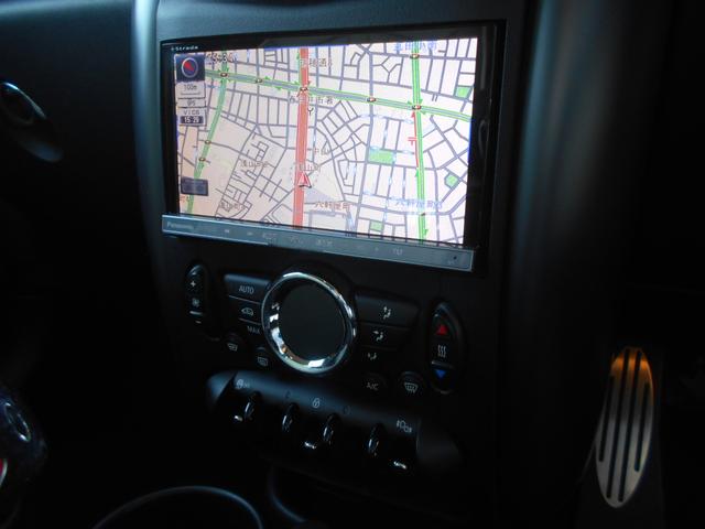 �Z���^�[�p�l���ɂ͐�p�L�b�g���g�p���A��ʖ������̃i�r����������Ă���܂��B���܂肪�悭�l�C�̂��̎�t���@�ł����A���͌��\���z�Ȃ�ł��B���߂��瑕������Ă���̂͊������|�C���g�ł��ˁI