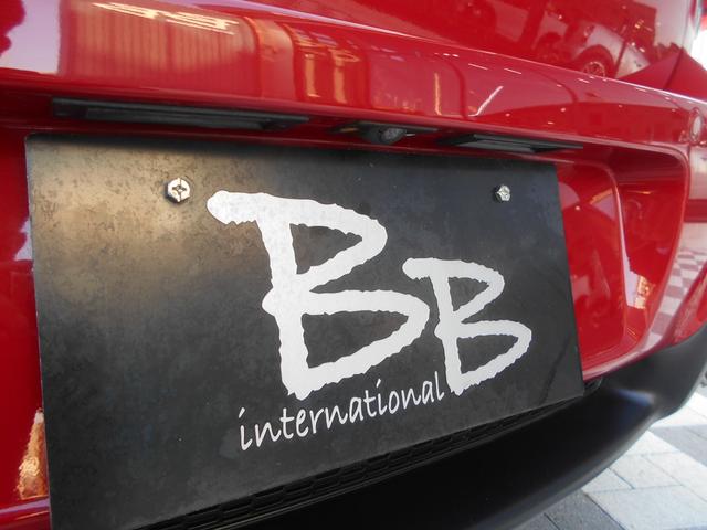 ���A�i���o�[�e�ɂ́A�I�v�V���������Ńo�b�N�J�����i���A�o�c�b�t�j����������Ă���܂��B���܂�傫�Ȏ��q�ł͂������܂��񂪁A����ς肠��ƕ֗��ȑ����A���߂��瑕������Ă���̂͊������|�C���g�ł��I