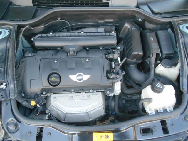 ＭＩＮＩ クーパー　アイスブルーボディ　クロームライン内外装　ＥＴＣ　６速ＡＴ　純正１５ＡＷ　ＣＤ　ＡＵＸ接続可　２０１９年製ミシュランタイヤ　ホワイトターンシグナル　後スモークフィルム施工済　純正ＯＰラゲージマット　フロントフォグライト　ブラックルーフ＆ミラーキャップ（20枚目）