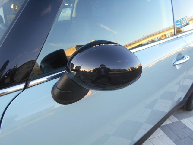 ＭＩＮＩ クーパー　アイスブルーボディ　クロームライン内外装　ＥＴＣ　６速ＡＴ　純正１５ＡＷ　ＣＤ　ＡＵＸ接続可　２０１９年製ミシュランタイヤ　ホワイトターンシグナル　後スモークフィルム施工済　純正ＯＰラゲージマット　フロントフォグライト　ブラックルーフ＆ミラーキャップ（30枚目）