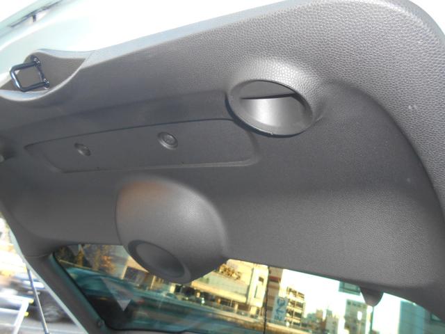 ＭＩＮＩ クーパー　アイスブルーボディ　クロームライン内外装　ＥＴＣ　６速ＡＴ　純正１５ＡＷ　ＣＤ　ＡＵＸ接続可　２０１９年製ミシュランタイヤ　ホワイトターンシグナル　後スモークフィルム施工済　純正ＯＰラゲージマット　フロントフォグライト　ブラックルーフ＆ミラーキャップ（39枚目）