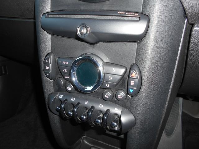 ＭＩＮＩ クーパー　アイスブルーボディ　クロームライン内外装　ＥＴＣ　６速ＡＴ　純正１５ＡＷ　ＣＤ　ＡＵＸ接続可　２０１９年製ミシュランタイヤ　ホワイトターンシグナル　後スモークフィルム施工済　純正ＯＰラゲージマット　フロントフォグライト　ブラックルーフ＆ミラーキャップ（59枚目）