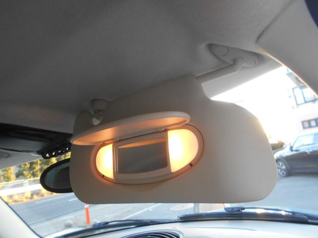 ＭＩＮＩ クーパー　アイスブルーボディ　クロームライン内外装　ＥＴＣ　６速ＡＴ　純正１５ＡＷ　ＣＤ　ＡＵＸ接続可　２０１９年製ミシュランタイヤ　ホワイトターンシグナル　後スモークフィルム施工済　純正ＯＰラゲージマット　フロントフォグライト　ブラックルーフ＆ミラーキャップ（62枚目）