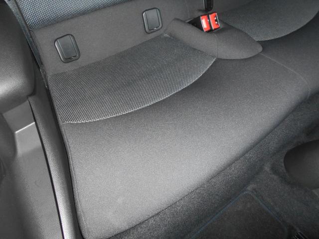 ＭＩＮＩ クーパー　アイスブルーボディ　クロームライン内外装　ＥＴＣ　６速ＡＴ　純正１５ＡＷ　ＣＤ　ＡＵＸ接続可　２０１９年製ミシュランタイヤ　ホワイトターンシグナル　後スモークフィルム施工済　純正ＯＰラゲージマット　フロントフォグライト　ブラックルーフ＆ミラーキャップ（67枚目）