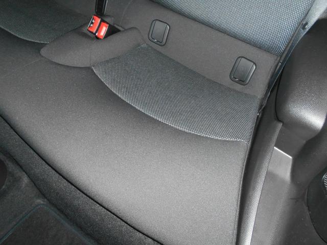 ＭＩＮＩ クーパー　アイスブルーボディ　クロームライン内外装　ＥＴＣ　６速ＡＴ　純正１５ＡＷ　ＣＤ　ＡＵＸ接続可　２０１９年製ミシュランタイヤ　ホワイトターンシグナル　後スモークフィルム施工済　純正ＯＰラゲージマット　フロントフォグライト　ブラックルーフ＆ミラーキャップ（79枚目）