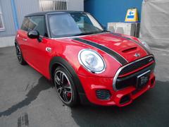 ２０１５年式のＭＩＮＩ、ＪＣＷ（ジョンクーパーワークス）が入庫致しました。エンジン足廻り、内外装のデザインやマフラーが専用仕様になったスペシャルモデル、お探しの方は早い者勝ちです。 2