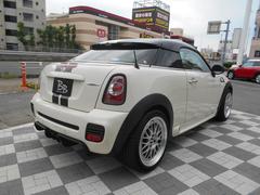 走行距離は３４６００ｋｍと年式の割に少ない禁煙車で、内外装・機関系共にコンディションはいいです。バッテリーなどの消耗品はもちろんですが、前ブレーキパッドやＡＣコンデンサーも交換してのお渡しとなります！ 4