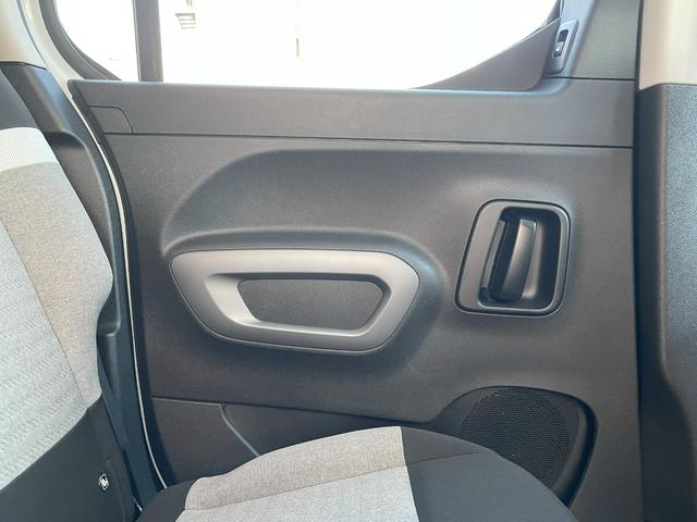 ベルランゴ マックス　ブルーＨＤｉ　パノラミックガラスルーフ／禁煙車／正規認定中古車／新車保証継承／Ｃａｒｐｌａｙ／アンドロイドオート／両側スライドドア／フレキシブルラゲッジトレイ／バックカメラ／修復歴無し（27枚目）