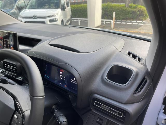 ベルランゴ マックス ブルーHDi ガラスルーフ/禁煙車/修復歴無し/正規認定中古車/新車保証継承/両側スライドドア/Carplay/アンドロイドオート/ACC/フレキシブルラゲッジトレイ/バックカメラ/前後コーナーセンサー(18枚目)