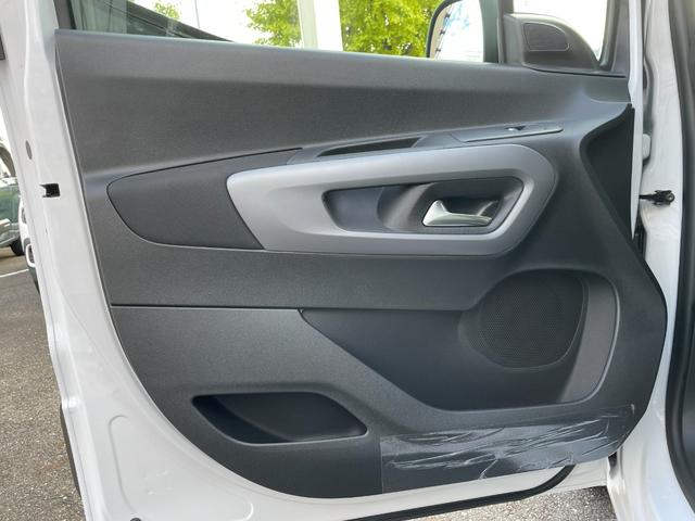 ベルランゴ マックス ブルーHDi ガラスルーフ/禁煙車/修復歴無し/正規認定中古車/新車保証継承/両側スライドドア/Carplay/アンドロイドオート/ACC/フレキシブルラゲッジトレイ/バックカメラ/前後コーナーセンサー(22枚目)