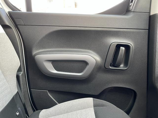 ベルランゴ マックス ブルーHDi ガラスルーフ/禁煙車/修復歴無し/正規認定中古車/新車保証継承/両側スライドドア/Carplay/アンドロイドオート/ACC/フレキシブルラゲッジトレイ/バックカメラ/前後コーナーセンサー(31枚目)