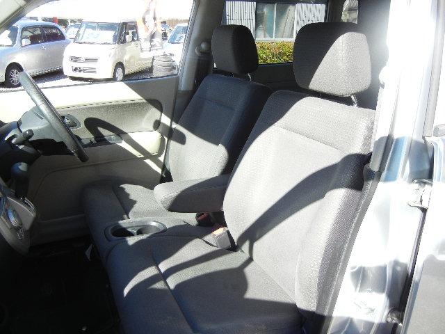 ドライバーのかたと助手席のかたが座るシートです。実際お座りいただいてご体感ください。お気軽にご来店ください！　愛知　大治　格安　軽四　軽自動車　安い　中古車　ジーフリー　Ｇ−ＦＲＥＥ