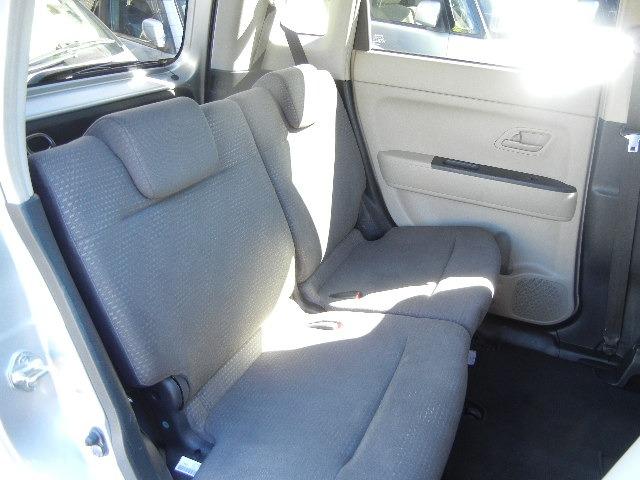 後部座席も当然、綺麗・清潔に仕上げております。内装の綺麗なお車は気持ちが良いですよね！！　愛知　大治　格安　軽四　軽自動車　安い　中古車　ジーフリー　Ｇ−ＦＲＥＥ