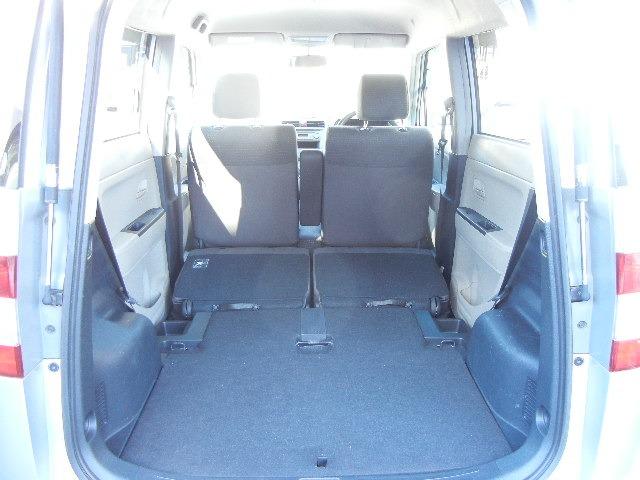 リアシート倒した状態です。かなり荷物が積めますよ！これだけのスペースができるといろいろ載せれて便利ですね。　愛知　大治　格安　軽四　軽自動車　安い　中古車　ジーフリー　Ｇ−ＦＲＥＥ