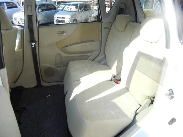 後部座席も当然、綺麗・清潔に仕上げております。内装の綺麗なお車は気持ちが良いですよね！！　愛知　大治　格安　軽四　軽自動車　安い　中古車　ジーフリー　Ｇ−ＦＲＥＥ