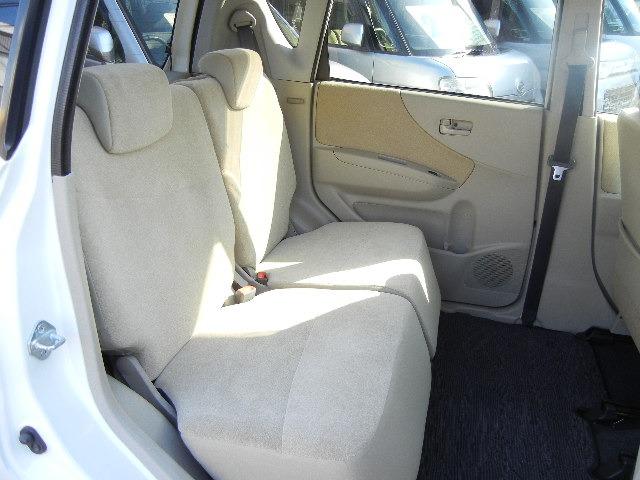 後部座席も当然、綺麗・清潔に仕上げております。内装の綺麗なお車は気持ちが良いですよね！！　愛知　大治　格安　軽四　軽自動車　安い　中古車　ジーフリー　Ｇ−ＦＲＥＥ