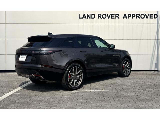 レンジローバーヴェラール ダイナミック　ＳＥ　Ｐ４００ｅ　４ＷＤ　認定中古　シートエアコン　２１ＡＷ　スライディングパノラミックルーフ　２１インチＡＷ　パワーテールゲート　ダイナミックハンドリングパック　レイブンブルー＆エボニーグレインレザー（4枚目）