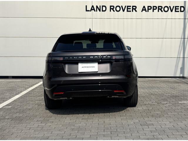レンジローバーヴェラール ダイナミック　ＳＥ　Ｐ４００ｅ　４ＷＤ　認定中古　シートエアコン　２１ＡＷ　スライディングパノラミックルーフ　２１インチＡＷ　パワーテールゲート　ダイナミックハンドリングパック　レイブンブルー＆エボニーグレインレザー（5枚目）