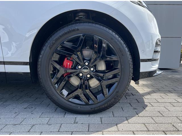 レンジローバーヴェラール ダイナミック　ＳＥ　Ｄ２００　ディーゼルターボ　４ＷＤ　サンルーフ　エアサスペンション　シートヒーター＆クーラー　電動テールゲート　ＯＰ２１インチグロスブラック　レッドキャリパー　スライディングパノラミックルーフ（9枚目）