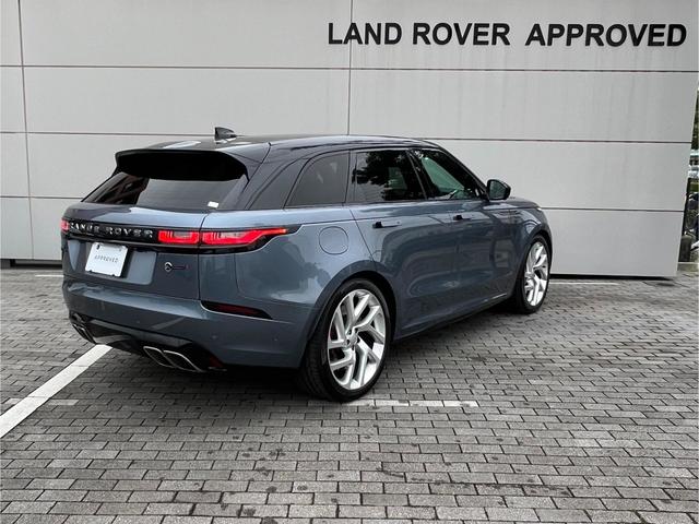 レンジローバーヴェラール ＳＶオートバイオグラフィーダイナミックエディション　４ＷＤ　Ｖ８　５．０Ｌ限定モデル　２２ＡＷ　サンルーフ　ヘッドアップディスプレイ　マトリックスＬＥＤヘッドライト　シーラス・エボニーウィンザーレザーシート　スライディングサンルーフ（4枚目）