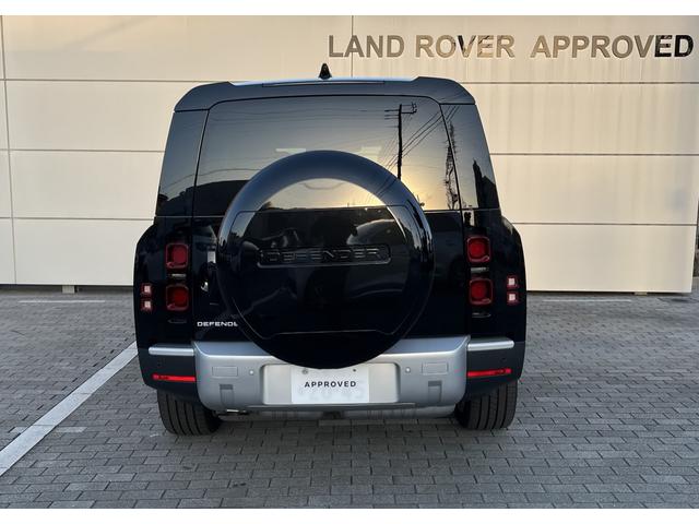 ディフェンダー １３０ＳＥ　Ｄ３００　ディーゼルターボ　４ＷＤ　８人乗エアサス　２２インチ　シートヒーター　液晶ルームミラー　２２インチアルミホイールスタイル５０９８　スライディングパノラミックルーフ（5枚目）
